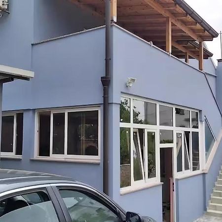 Apartments Ella Ровин Екстериор снимка