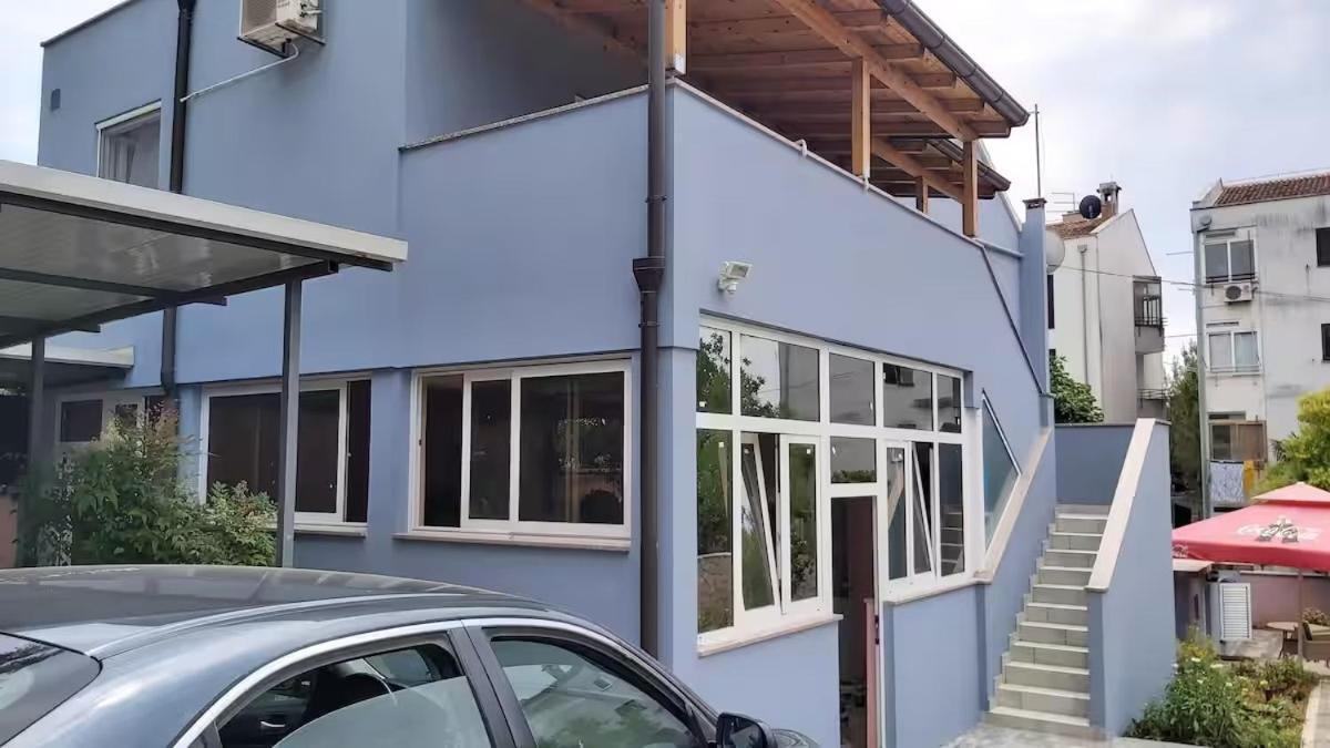 Apartments Ella Ровин Екстериор снимка